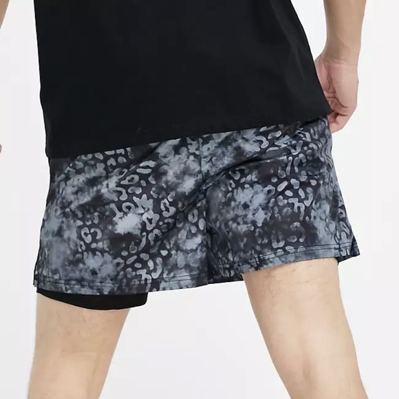 Bolongaro Trevor animal print training shorts - Picture 4 of 4